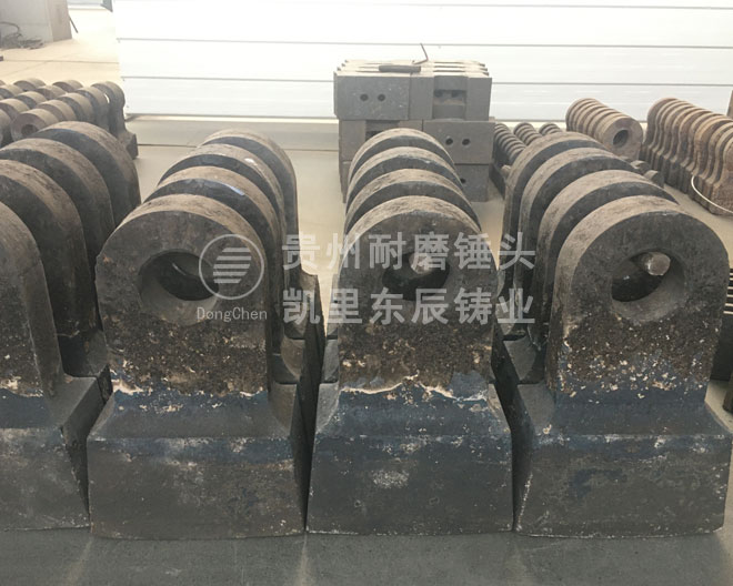 耐磨錘頭是什么材質(zhì)，挑選破碎機(jī)錘頭提壽命降成本的核心武器
